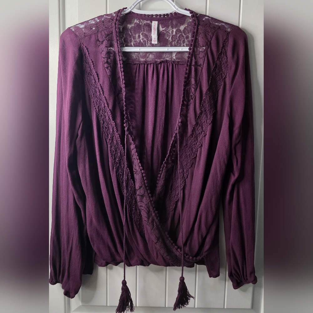 Xhiliration Boho Purple Lace Trim Blouse With Tassles Size Small ❤️
